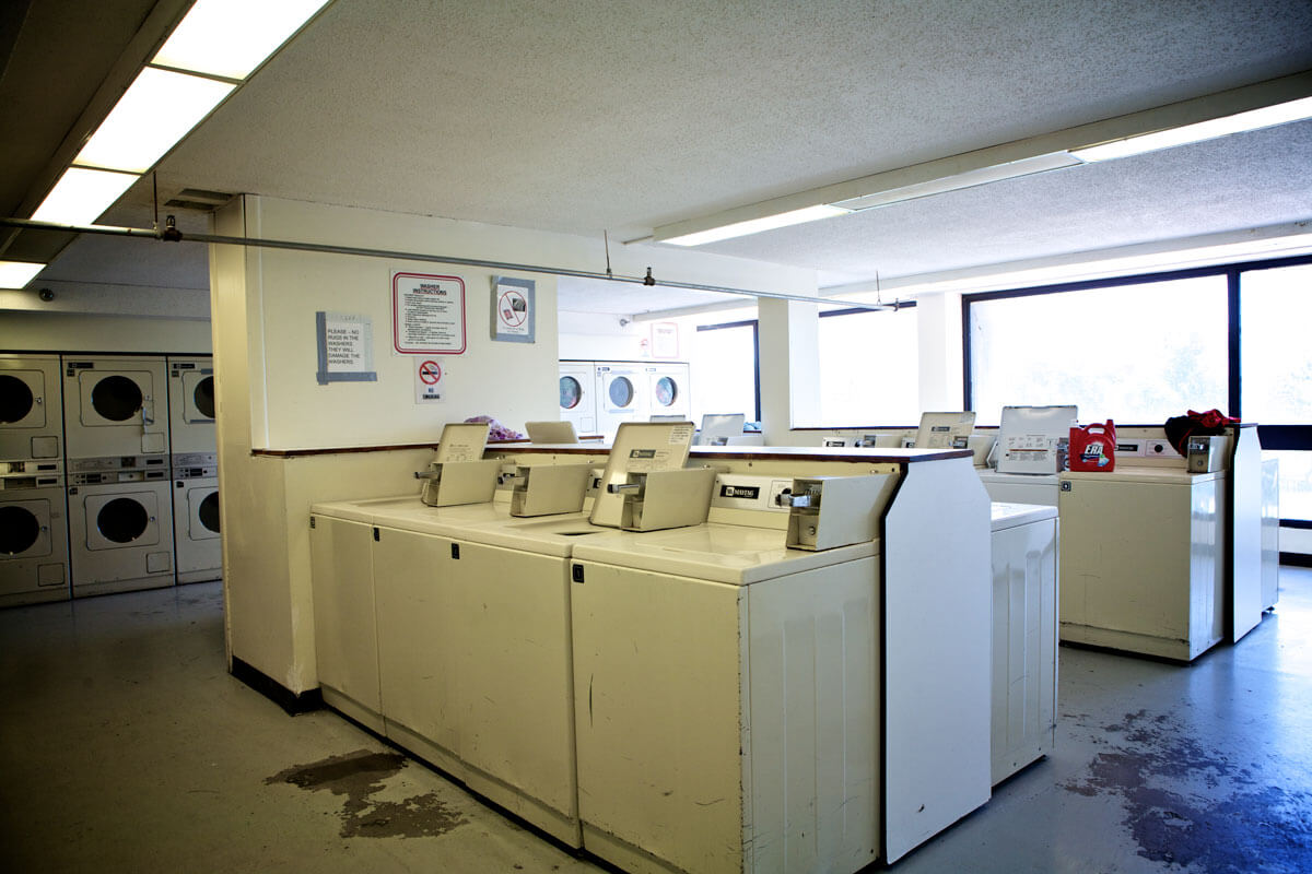 riverside plaza laundry