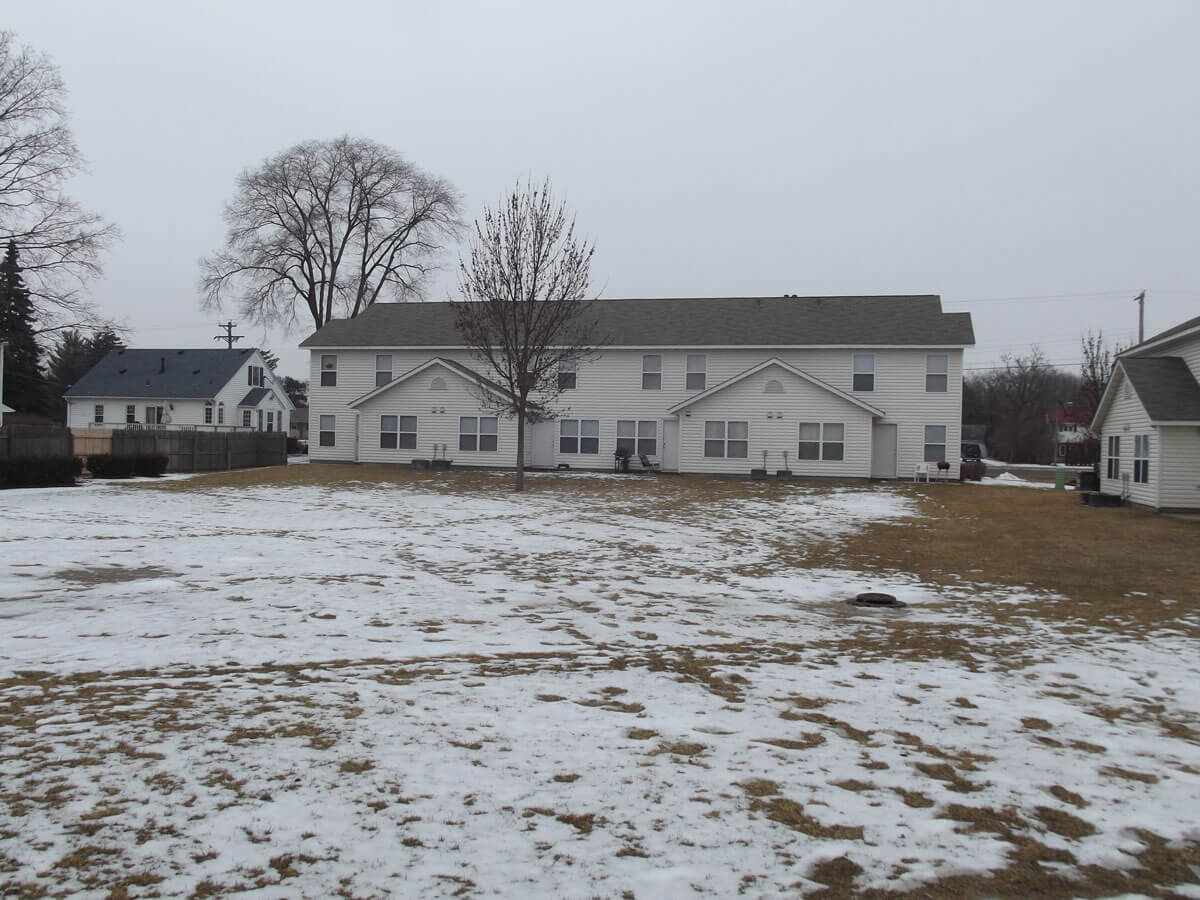 farmington townhomes backyard