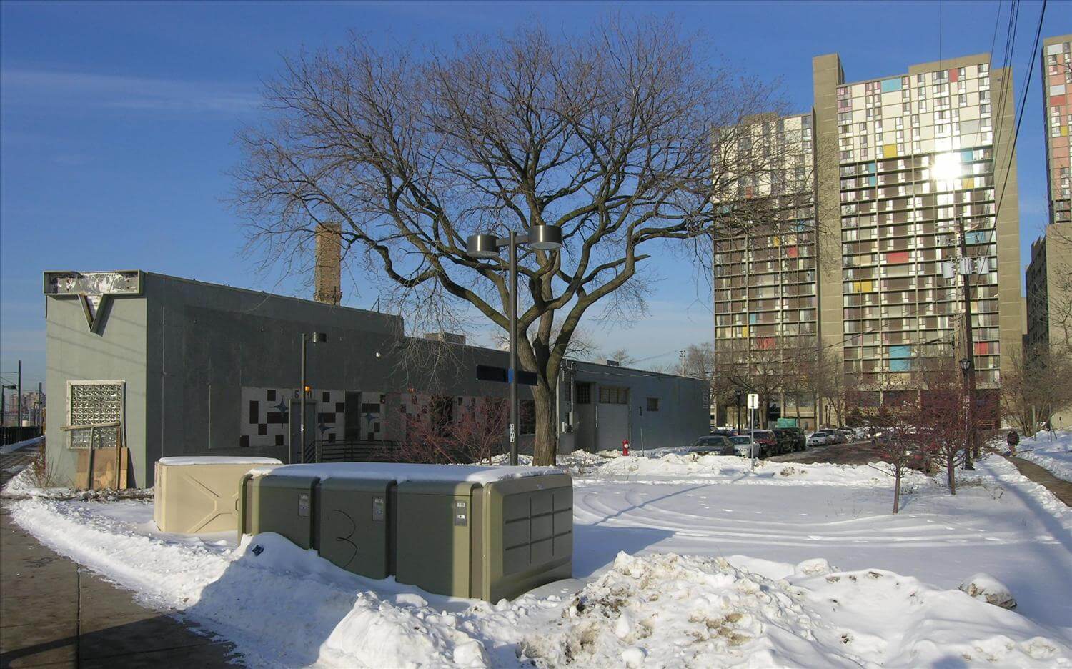 DSCN1690 riverside building