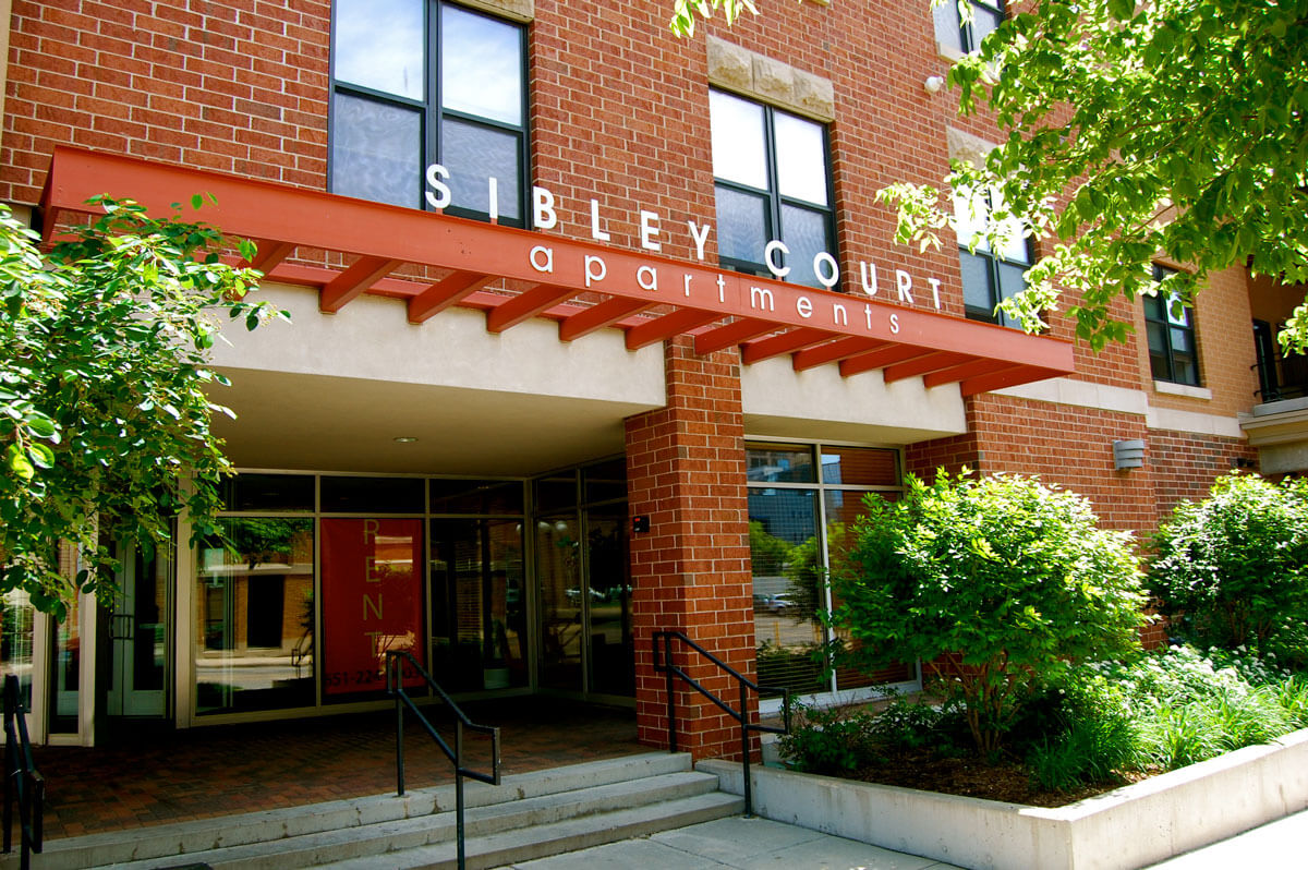 DSC_0453 sibley court apartments outside