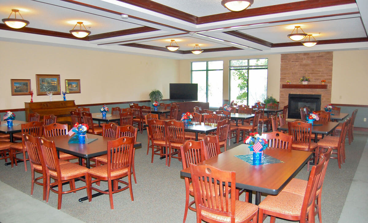 DSC_0527edit the lodge at little canada dining area