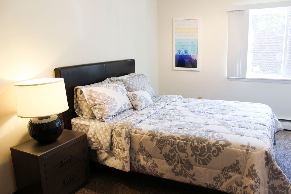 IMG_9159_1 boulevard apartments bed