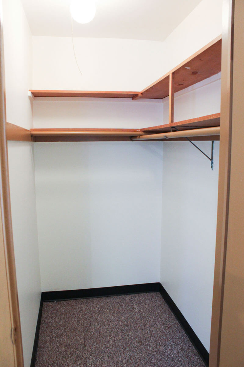IMG_9161_1 boulevard apartments walk in closet