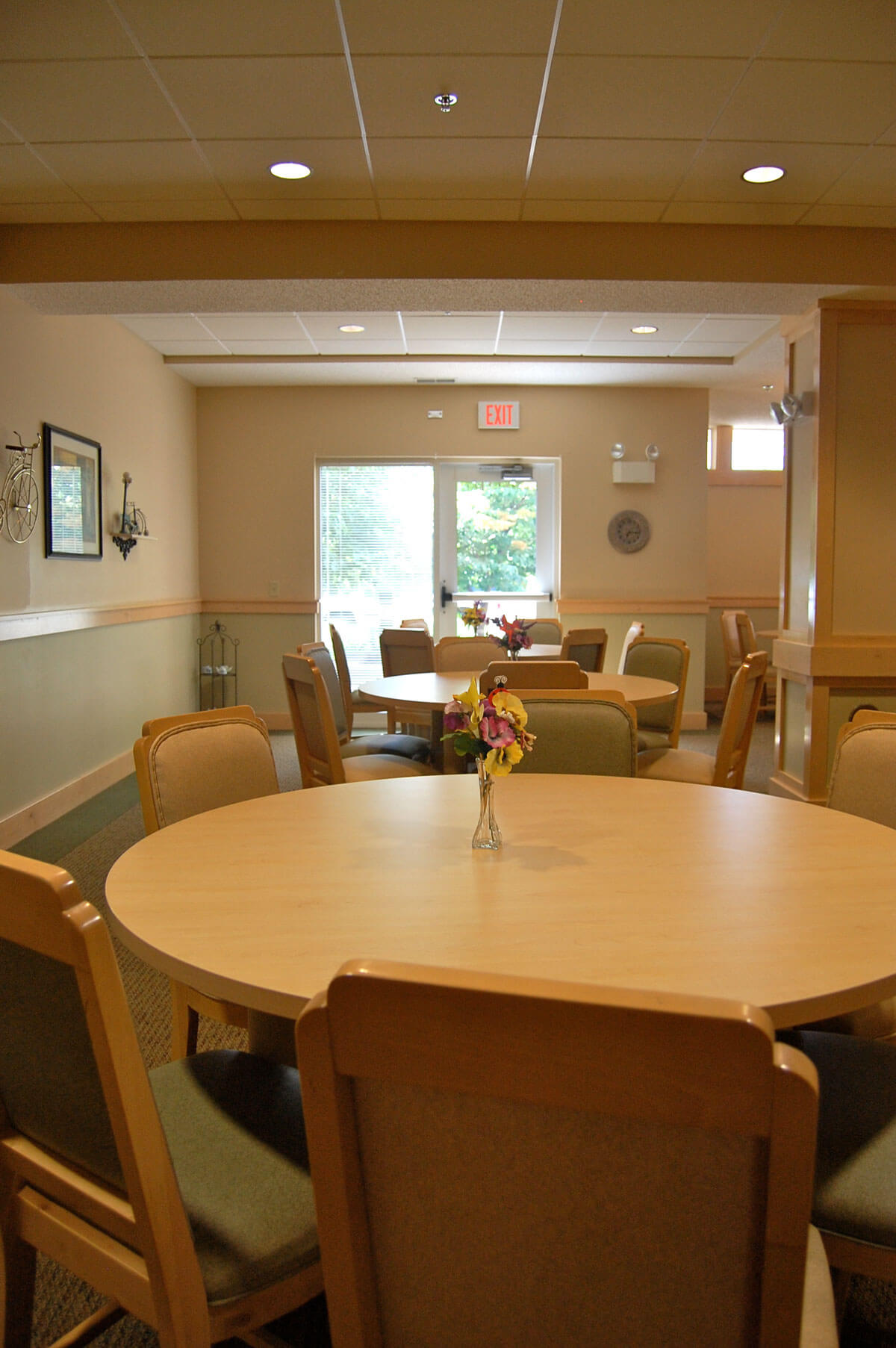 blaine_10 blaine town square senior dining area