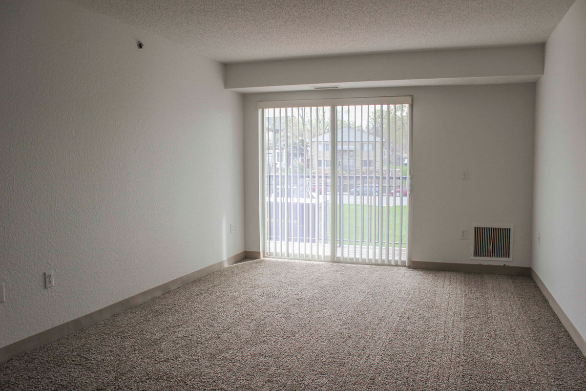 river run apartments living room