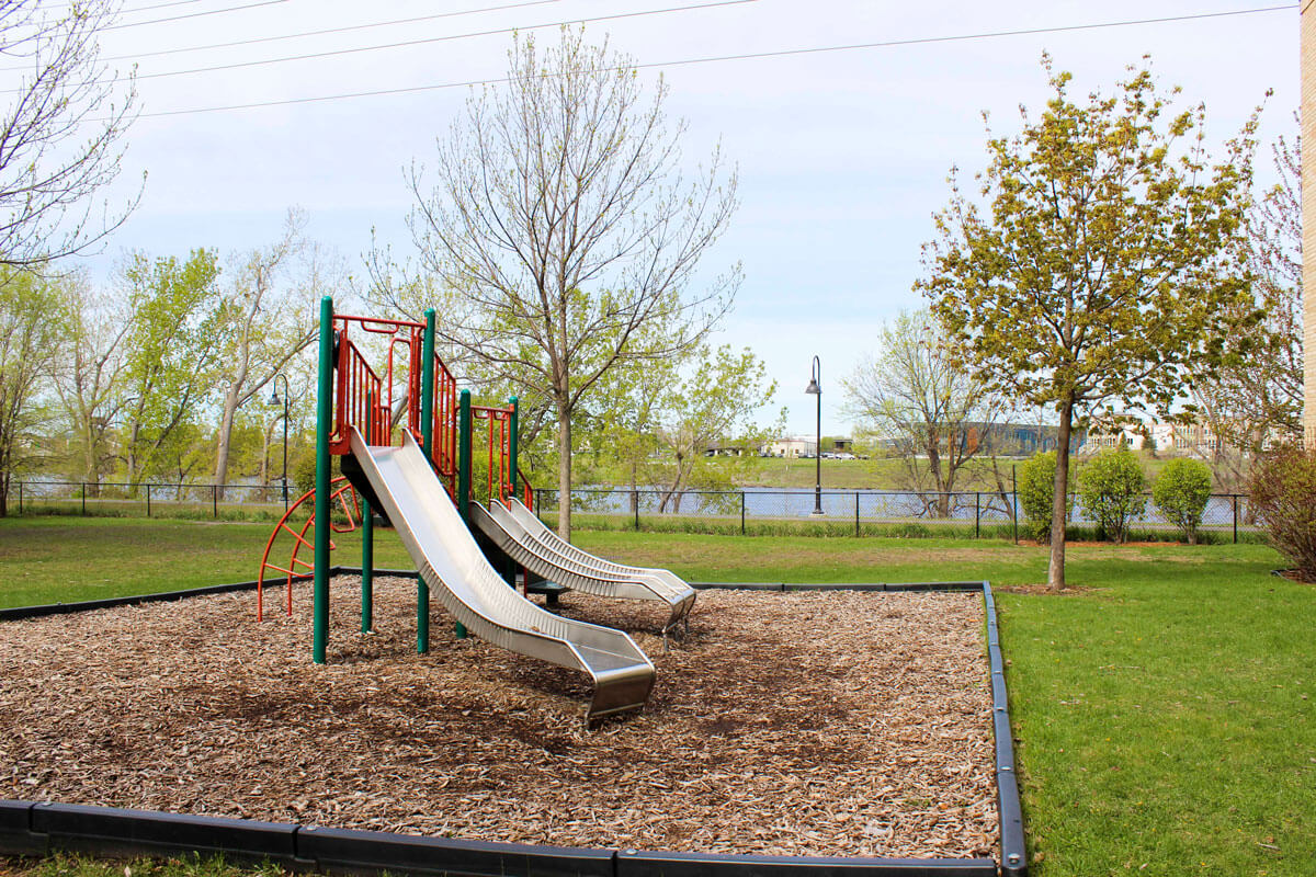 river run apartments playground