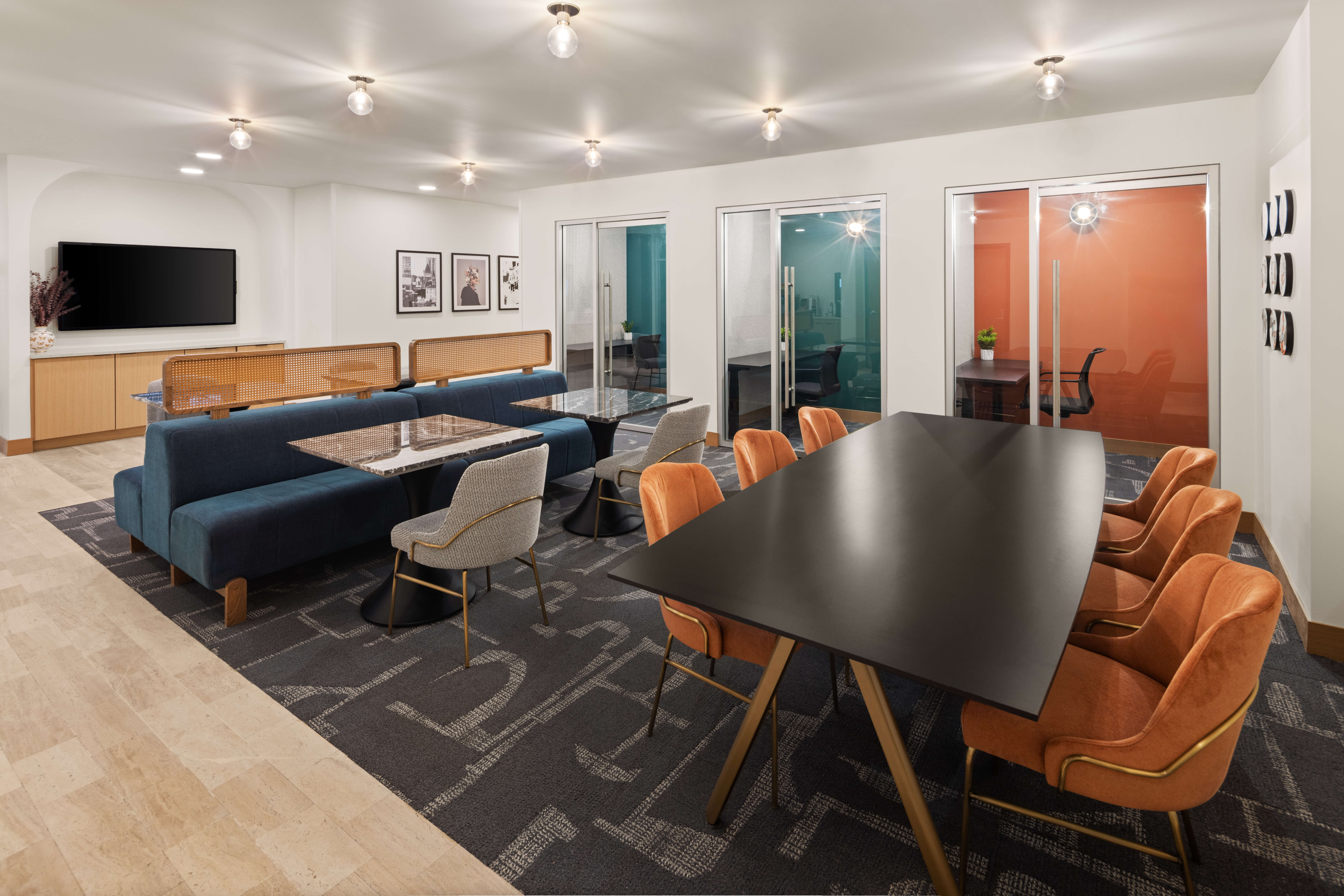 Landmark_Tower_The Business Lounge_1